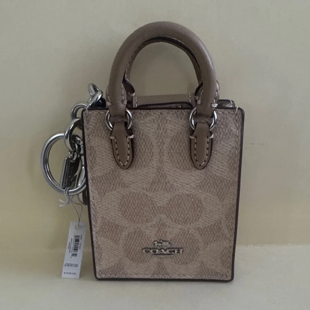 COACH CX069 SVPWH Credit Card Case Key GOP Bag Tote Charm NWT $138 - Picture 2 of 8